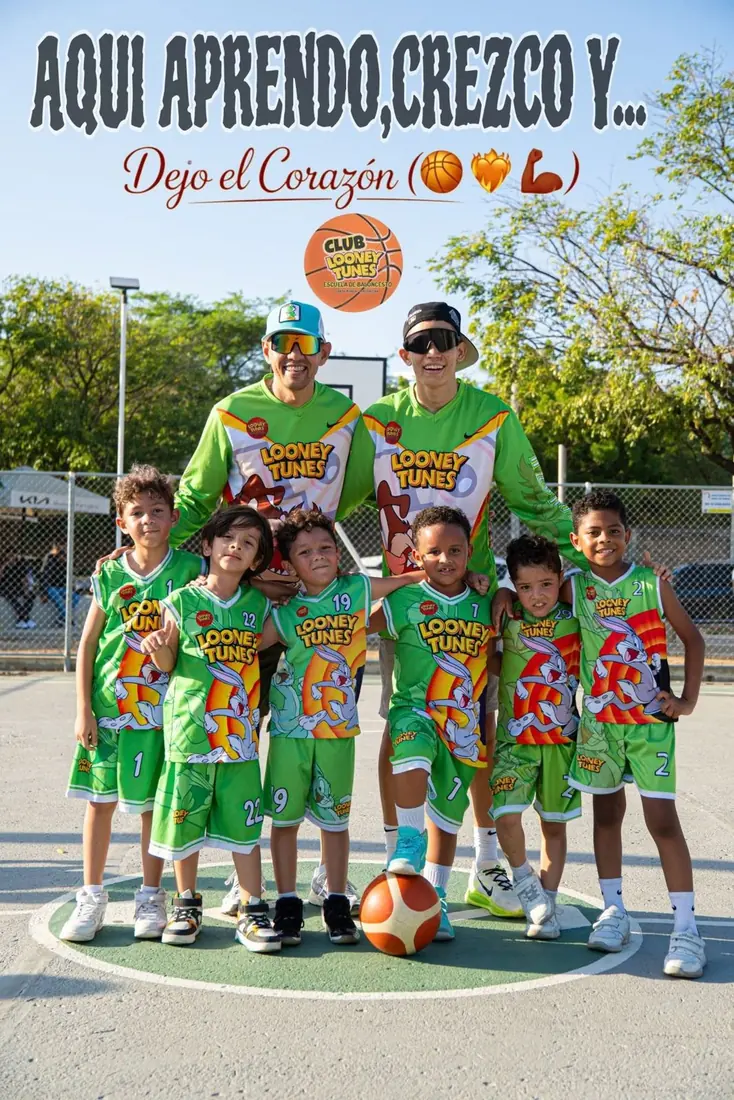 Los más pequeños con los entrenadores Franklin y José