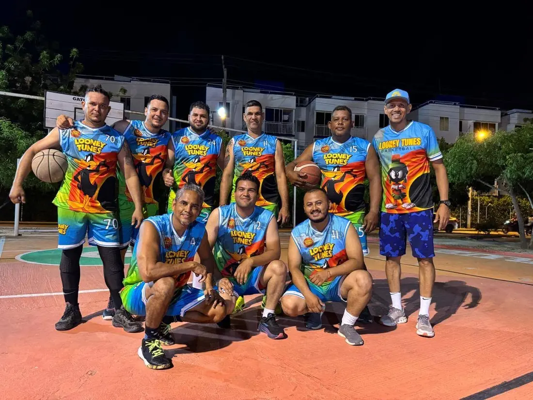 Equipo de mayores del Club Looney Tunes